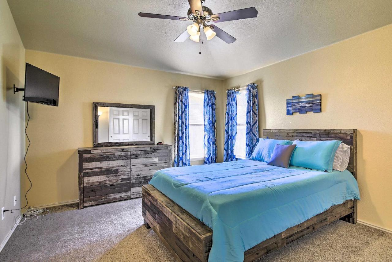 Hébergement de vacances Abode With Yard Less Than 4 Mi To Lackland San Antonio